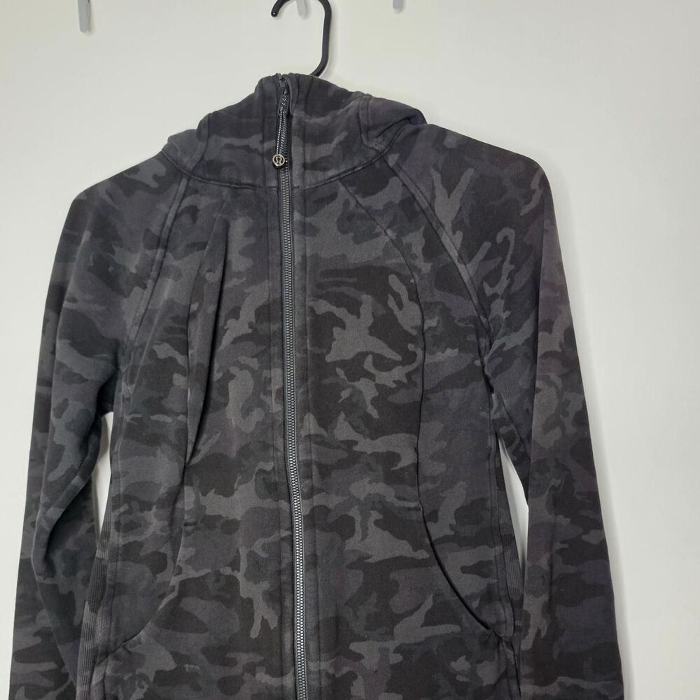 Lululemon Women's Black and Grey Hoodie